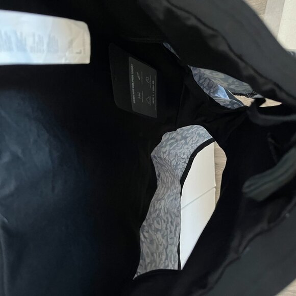 Fabletics Shorts - Picture 5 of 6